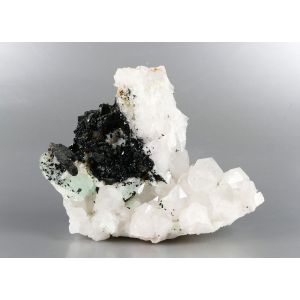 VZáCNý BABINGTONIT S PREHNITEM A KřEMENEM - YUNNAN,ČíNA | 90 X 65 X 31 MM (© ROCKSHOP.CZ) | Buy at $270