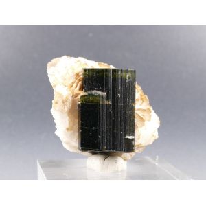 TOURMALINE ELBAITE WITH CLEAVELANDITE- GILGIT, PAKISTAN | 43 X 32 X 35 MM (© ROCKSHOP.CZ) | Buy at $185
