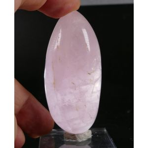 ROSE QUARTZ PALM STONE FROM MADAGASCAR | 66 X 31 X 26 MM | 88 GRAM (© ROCKSHOP.CZ) | Buy at $15