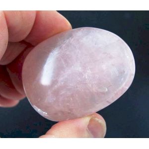 ROSE QUARTZ PALM STONE FROM MADAGASCAR | 49 MM | 65 GRAM (© ROCKSHOP.CZ) | Buy at $11