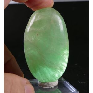GREEN FLUORITE PALM STONE FROM MADAGASCAR | 59 MM | 83 GRAM (© ROCKSHOP.CZ) | Buy at $16