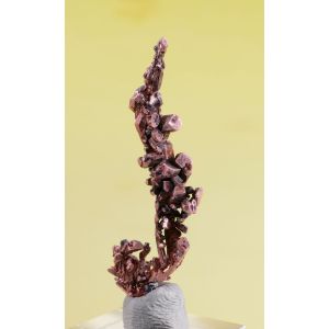PříRODNí Měď SRůSTY SPINEL TWIN -  ITAUZ MINE, KAZACHSTáN | 40 X 13 X 5 MM (© ROCKSHOP.CZ) | Buy at $110