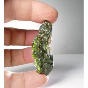 FINE MOLDAVITE TEAR DROP RAW SPECIMEN 12.4 GRAM | 51 X 19 X 15 MM | COA & BOX (© ROCKSHOP.CZ) | Buy at $695
