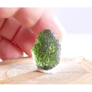 FINE MOLDAVITE NATURAL RAW SPECIMEN 7.2 GRAM | 27 X 20 X 12 MM | COA & BOX (© ROCKSHOP.CZ) | Buy at $360