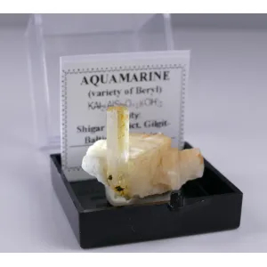 AQUAMARINE ON FELDSPAR THUMBNAIL - GILGIT, PAKISTAN | 30 X 22 X 19 MM | PERKY BOX & LABEL (© ROCKSHOP.CZ) | Buy at $22