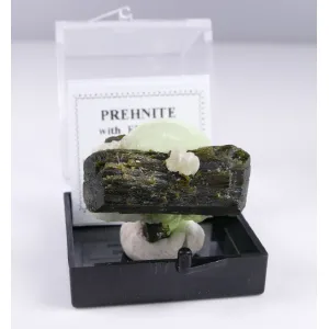 PREHNITE ON DOUBLE END EPIDOTE - DIAKON ,MALI | 30 X 23 X 20MM | PERKY BOX & LABEL (© ROCKSHOP.CZ) | Buy at $45