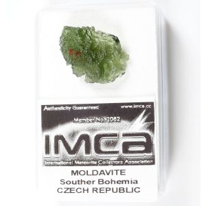 NATURAL RAW MOLDAVITE SPECIMEN 1.85 GRAM| COA & BOX | CHIPPED | DAMAGE ON BACKSIDE (© ROCKSHOP.CZ) | Buy at $55